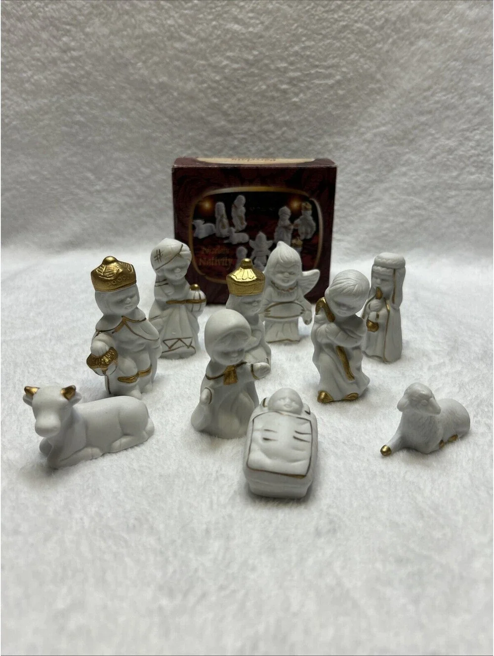 VTG Porcelain Christmas Nativity Set, White /Gold Accents. New  Size 1.5